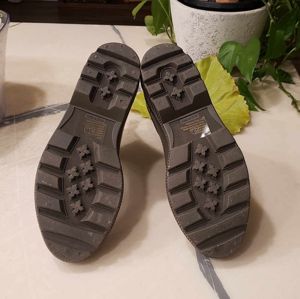 Chelsea Boot - Picture 2 of 4